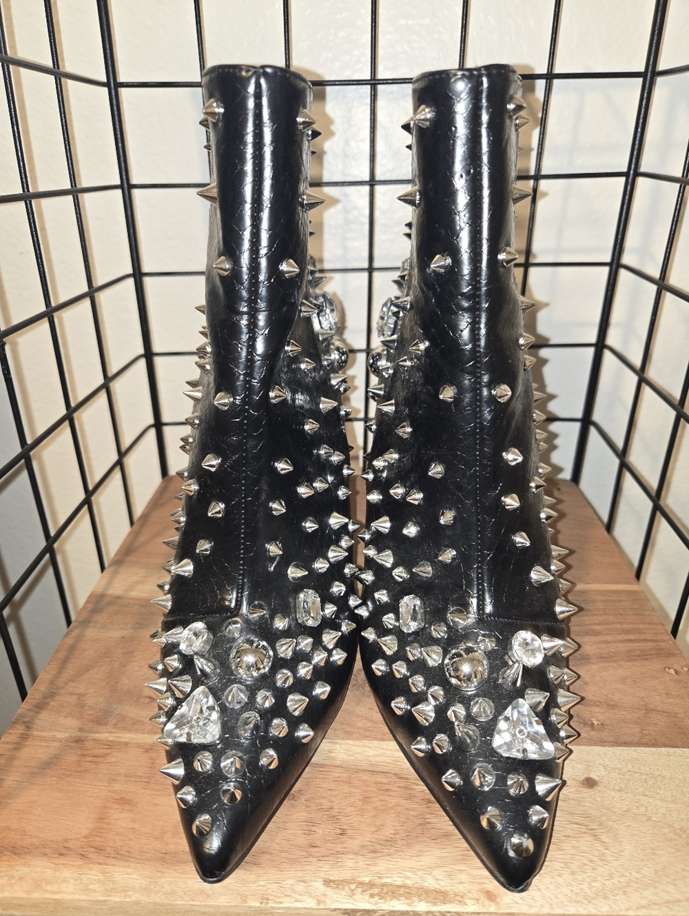 Steve Madden Black Studded Rhinestone Pointed Toe Ankle Boots Size 8B